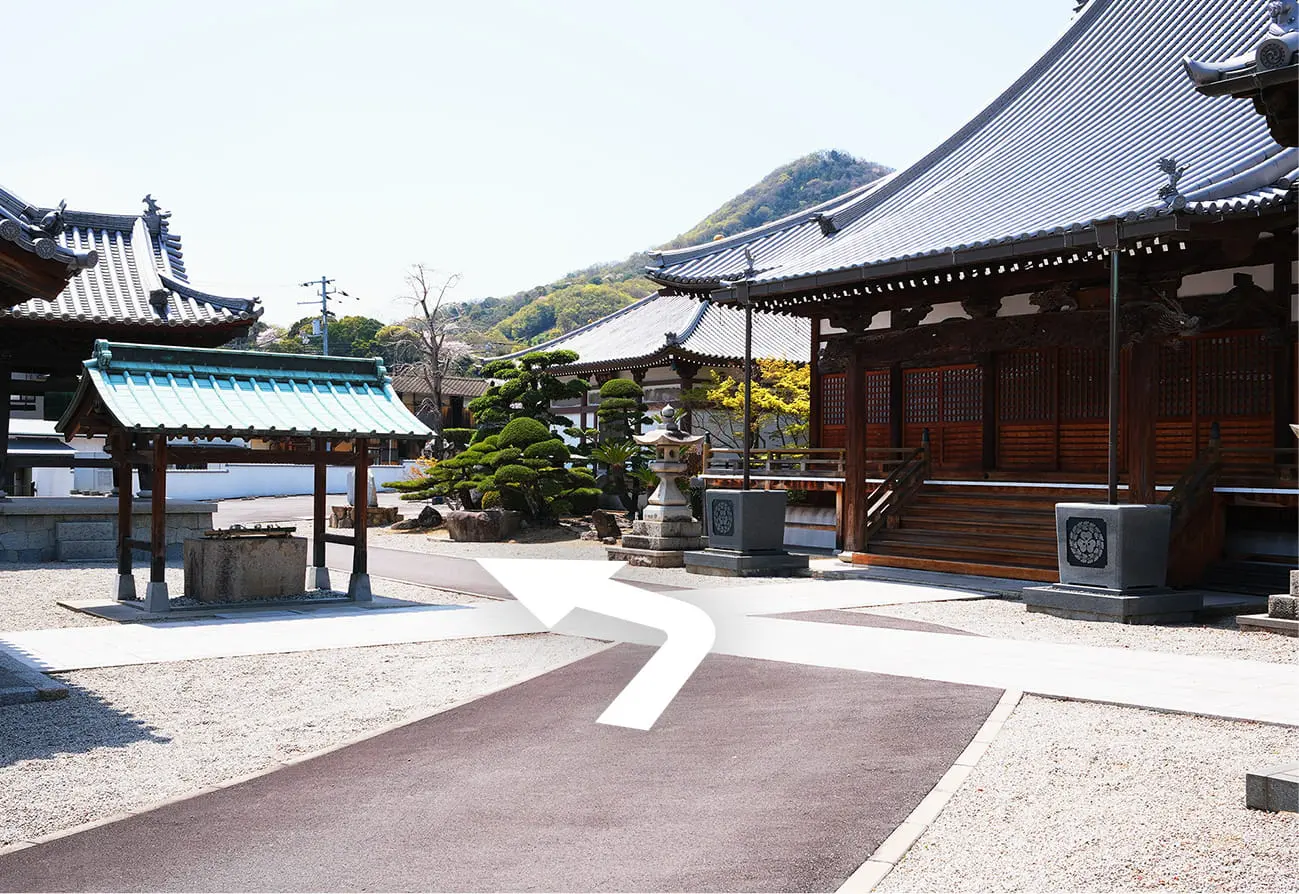境内本堂前の画像